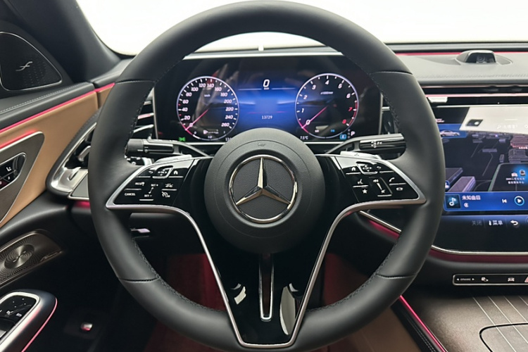 奔驰E级 2025款 E 300 L 豪华型中控内饰7001