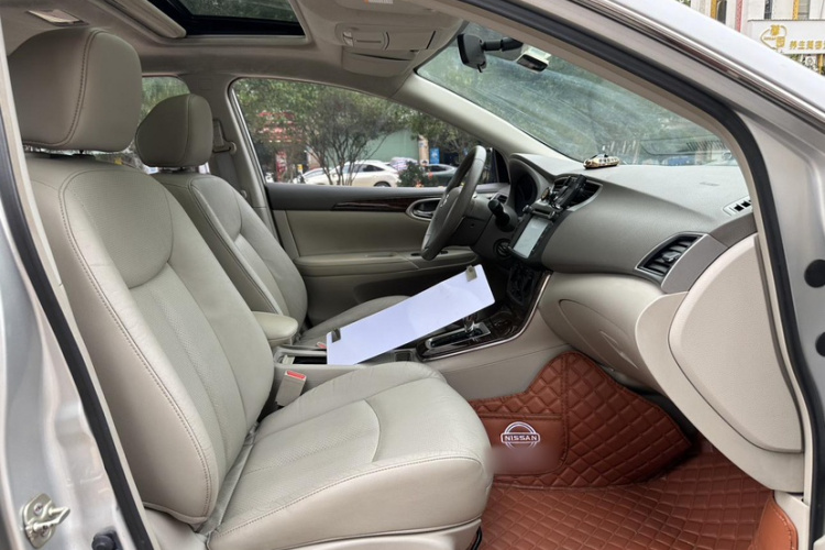 日产 轩逸 2012款 1.6XL CVT豪华版中控内饰7001