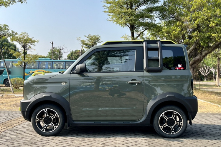 吉利银河 2024款 200km 熊猫骑士车身外观6015