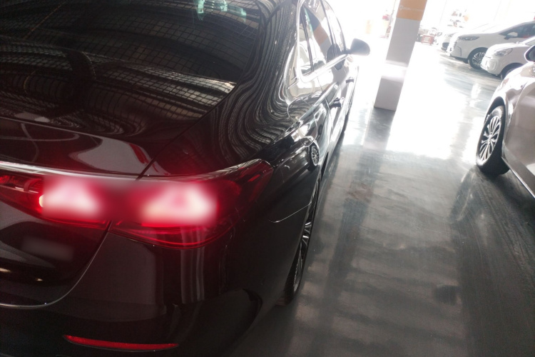 奔驰E级新能源 2024款 E 350 e L 插电式混合动力运动轿车车身外观9