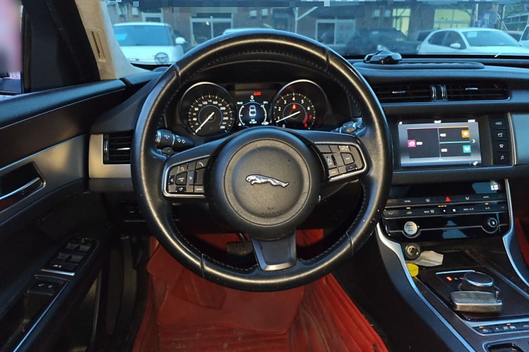 捷豹XFL 2017款 XFL 2.0T 200PS 风华版局部细节13