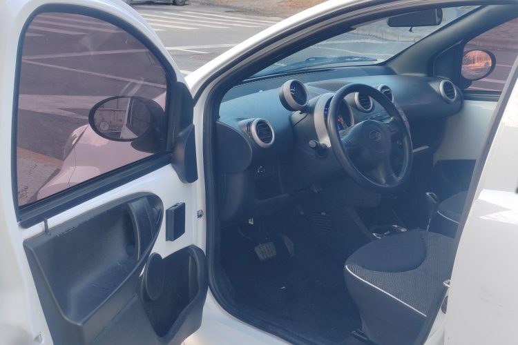 比亚迪F0 2015款 1.0L AMT 铉酷型中控内饰7002