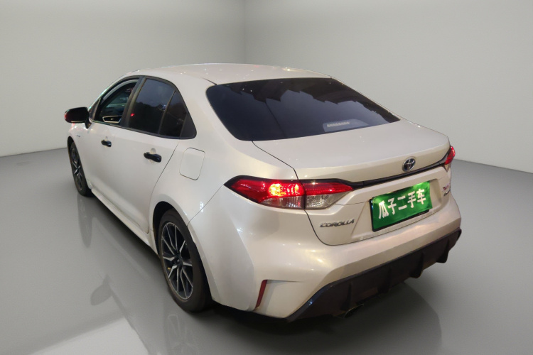 丰田 雷凌 2023款 智能电混双擎 1.8L 运动版车身外观5