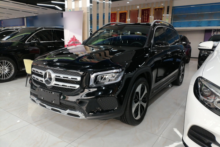 奔驰GLB 2023款 GLB 220 时尚型车身外观1