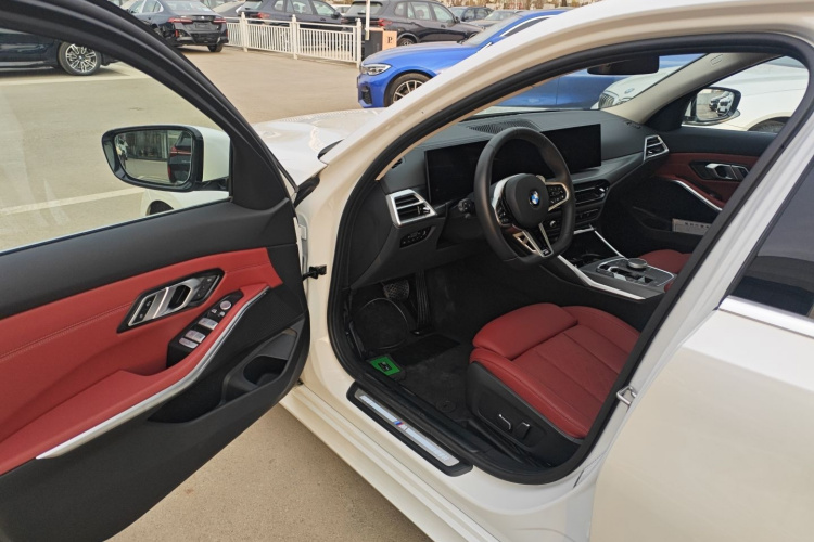 宝马3系 2025款 325i M运动套装中控内饰20