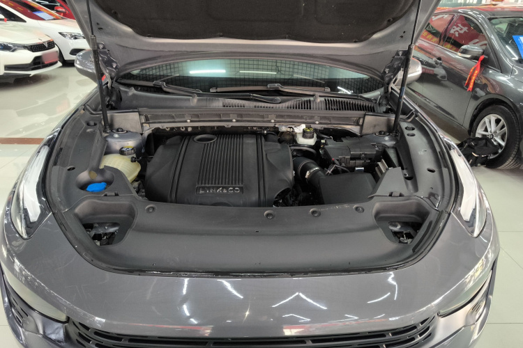 领克02 2019款 1.5T DCT两驱劲版 国VI机舱底盘24