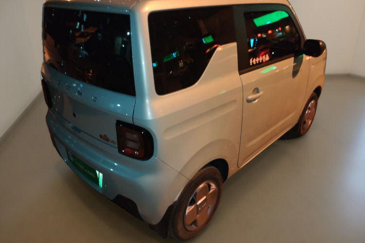 吉利银河 2024款 熊猫mini 200km 龙腾版车身外观7