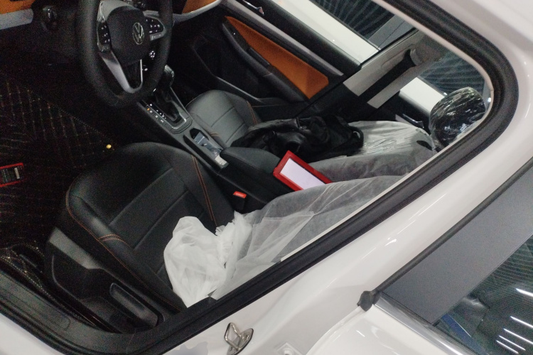 大众 宝来 2025款 改款 200TSI DSG悦行导航版中控内饰19