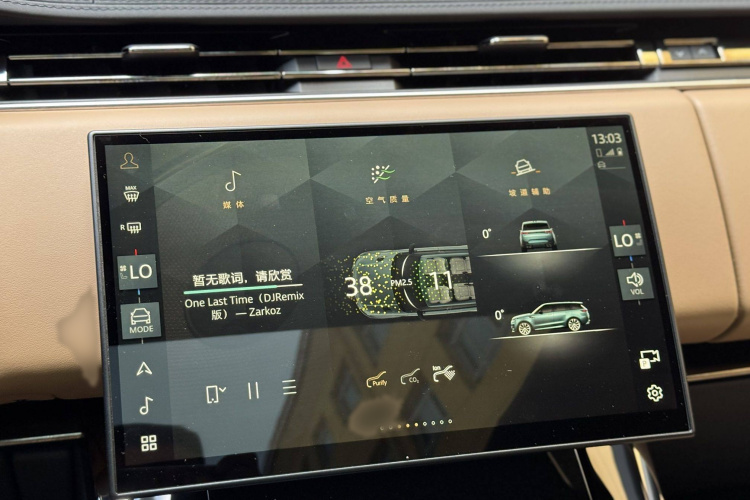 路虎 揽胜运动版 2024款 400PS Dynamic SE中控内饰7006