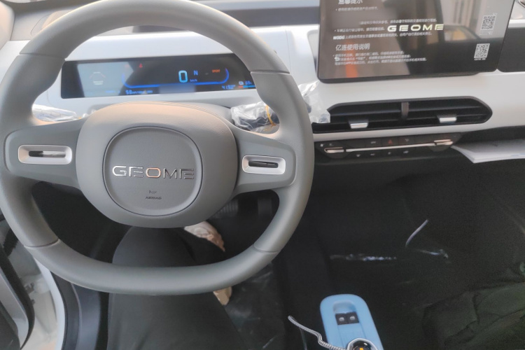 吉利银河 2024款 熊猫mini 200km 耐力熊中控内饰12