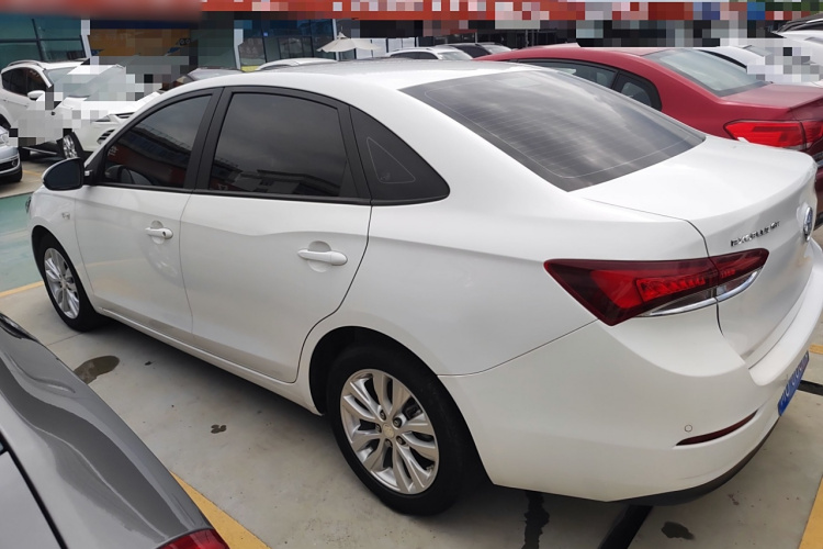 别克 英朗 2021款 改款 典范 1.5L 自动精英型车身外观4