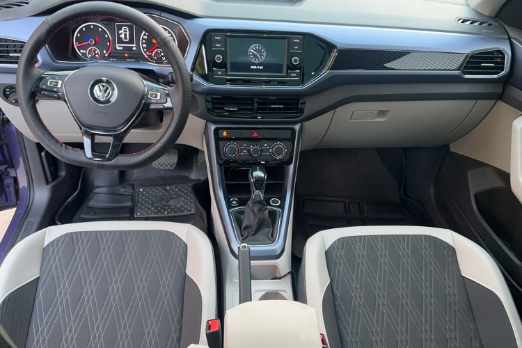 大众 途铠 2020款 1.5L 自动舒适版中控内饰7004