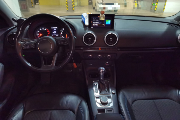 奥迪A3 2018款 30周年年型 Limousine 35 TFSI 时尚型中控内饰7002