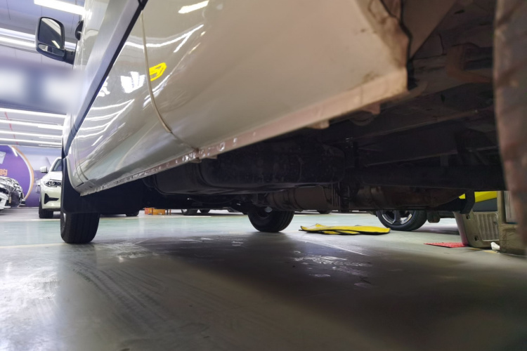 江汽集团 星锐 2022款 2.0T节油王PLUS快运版中轴5-6座HFC4DB3-2E4局部细节9002