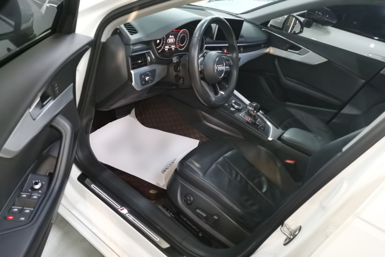 奥迪A4L 2019款 40 TFSI 时尚型 国V中控内饰20