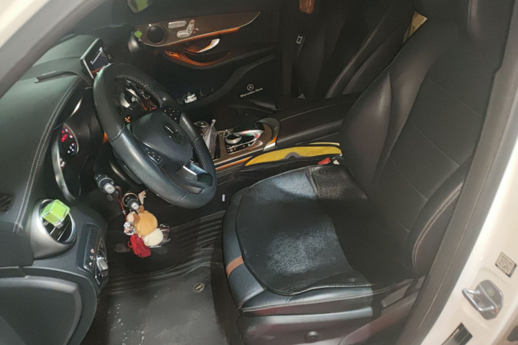 奔驰GLC轿跑 2018款 GLC 260 4MATIC 轿跑SUV中控内饰19