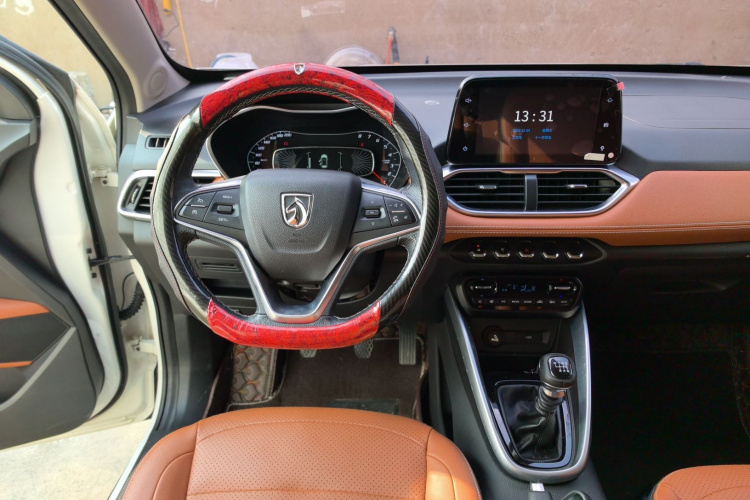 宝骏510 2019款 1.5L 手动优享型77kW 国VI中控内饰13