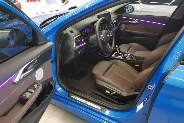 宝马1系 2021款 改款 120i M运动曜夜版中控内饰20