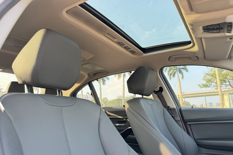 宝马3系 2018款 320Li 领先型M运动套装中控内饰7011