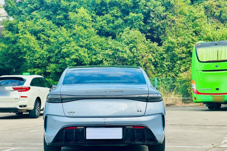 比亚迪 海豹 2022款 550km 标准续航后驱版尊贵型车身外观6