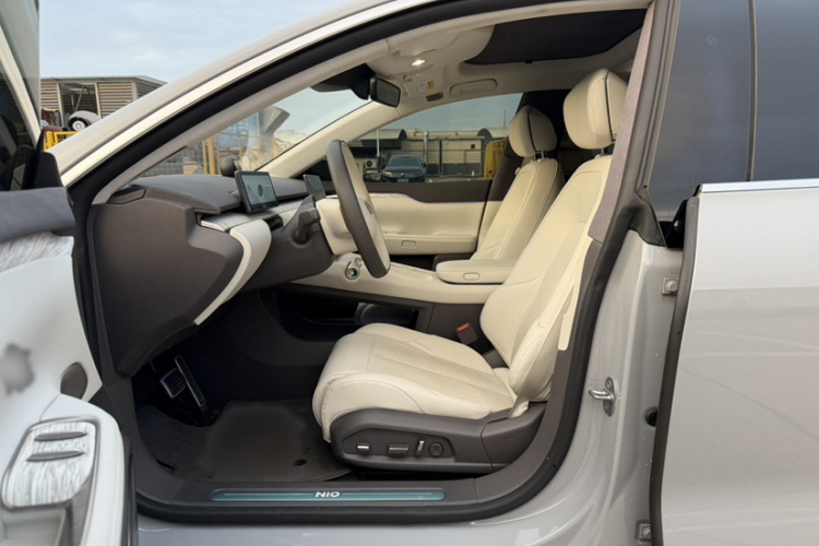 蔚来ET7 2022款 75kWh中控内饰7003