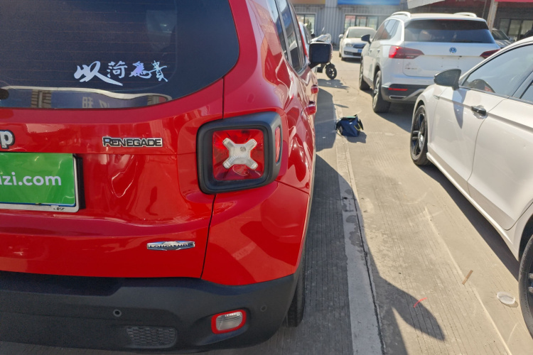 Jeep 自由侠 2016款 1.4T 自动劲能版车身外观9