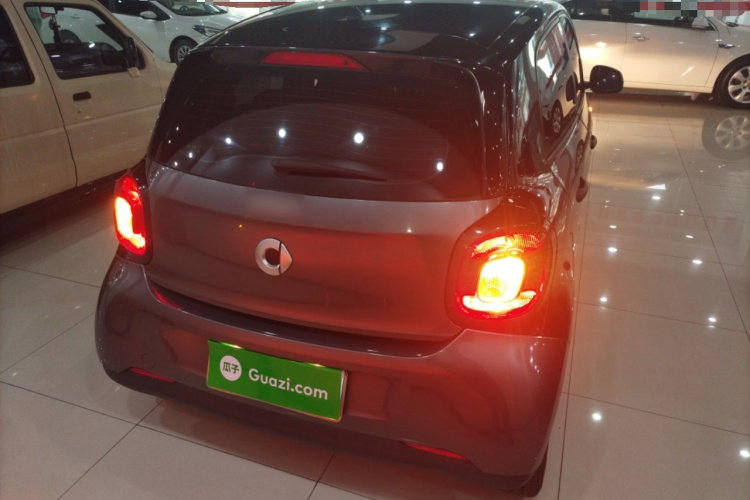 smart forfour 2018款 1.0L 52千瓦灵动版车身外观6