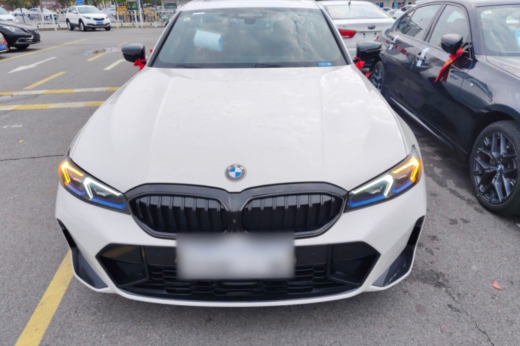 宝马3系 2025款 330Li 尊享型 M运动曜夜套装车身外观6001