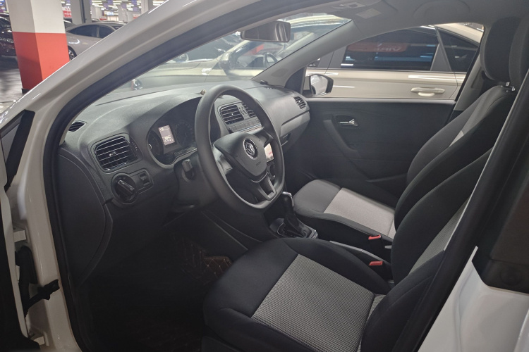 大众 Polo 2016款 1.4L 自动风尚型中控内饰7002