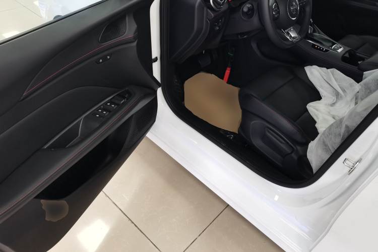 名爵 MG5 2025款 180DVVT 全球抢先版中控内饰20