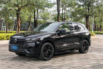 大众 途锐 2022款 3.0TSI 锐享版 曜黑运动套装