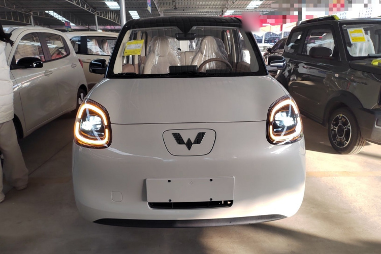 五菱汽车 宏光MINIEV 2025款 四门版 臻享+款车身外观2