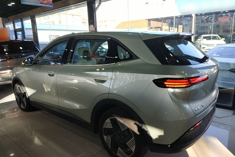 奔腾 悦意03 2025款 565km 臻享版车身外观4