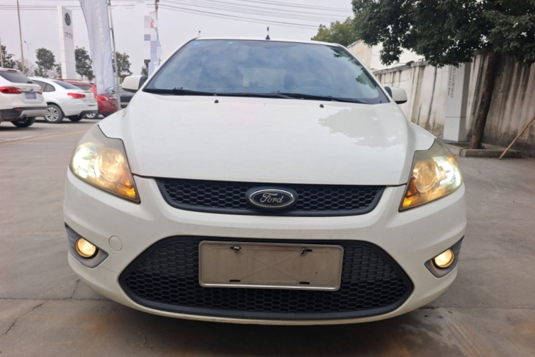 福特 福克斯 2013款 两厢经典 1.8L 自动基本型车身外观6001