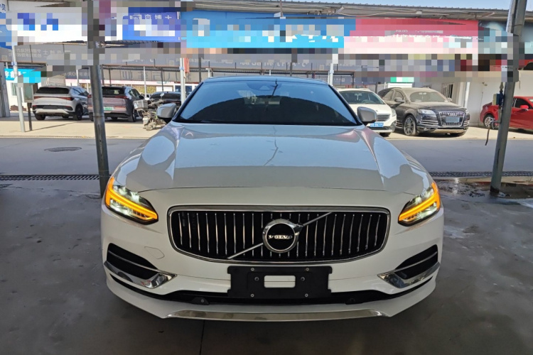 沃尔沃S90 2019款 T4 智逸版车身外观2