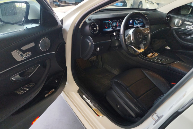 奔驰E级 2020款 E 300 L 运动豪华型中控内饰7003