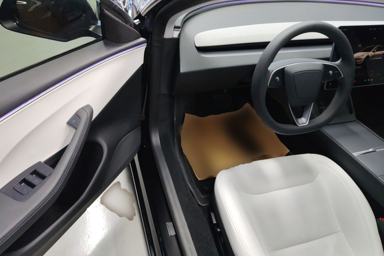 特斯拉 Model 3 2023款 后轮驱动版中控内饰20