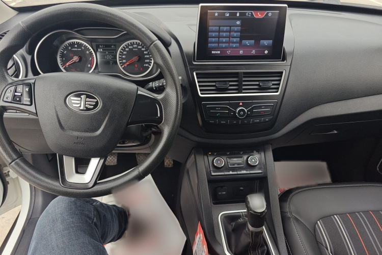 奔腾X40 2017款 1.6L 手动豪华型中控内饰7003