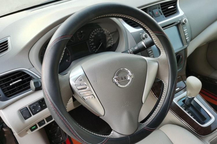 日产 轩逸 2012款 1.6XE CVT舒适版局部细节13