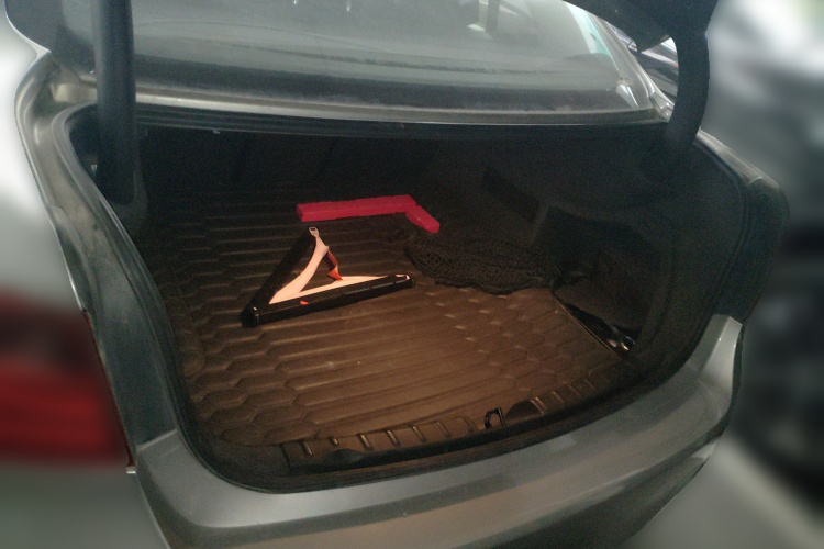 宝马3系 2014款 320i 时尚型局部细节23