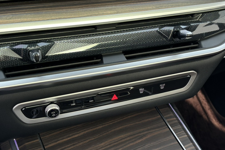 宝马X7 2023款 xDrive40i 领先型豪华套装中控内饰7002