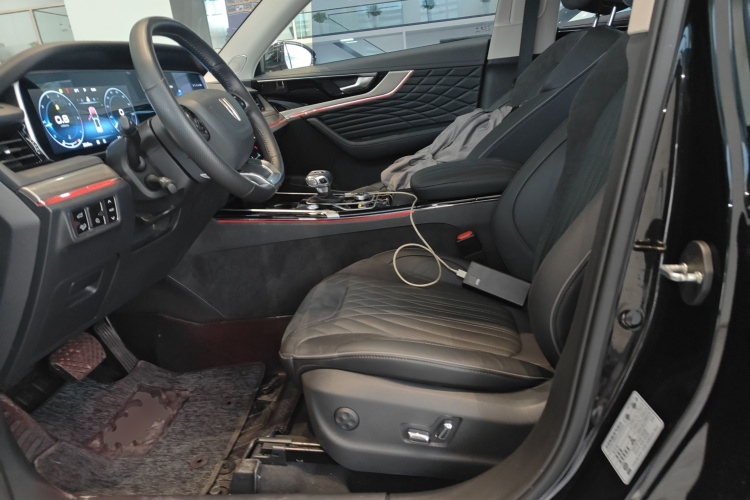 红旗HS5 2022款 改款 2.0T 智联旗享版中控内饰19