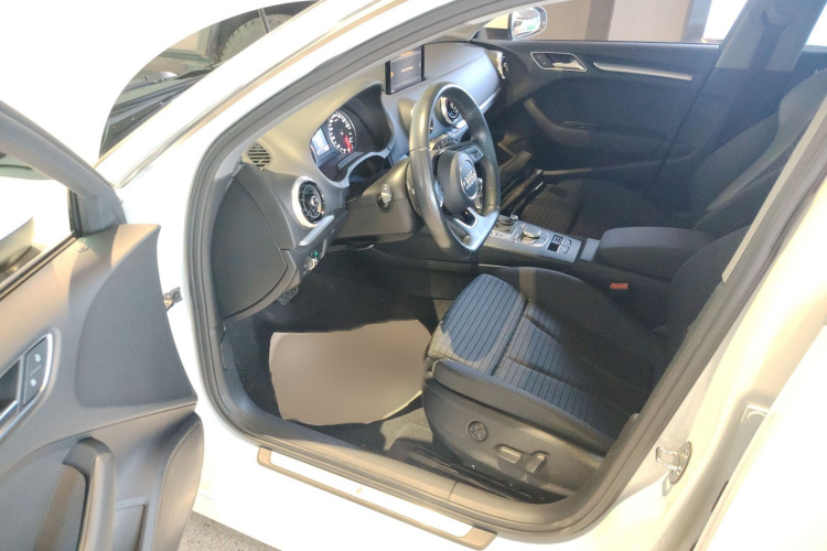 奥迪A3 2017款 Sportback 40 TFSI 运动型中控内饰7003