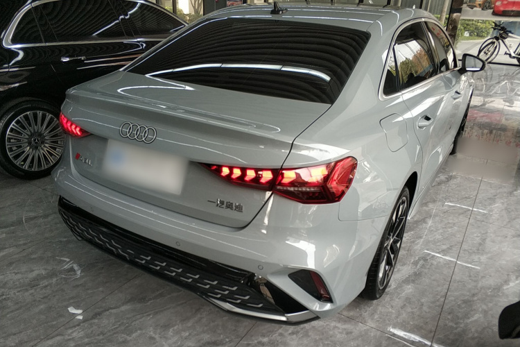 奥迪A3 2025款 A3L Limousine 35TFSI 飞驰尊享型车身外观7