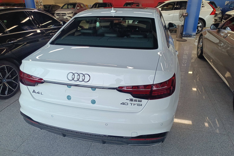 奥迪A4L 2025款 200万辆悦享版 40 TFSI 豪华动感型车身外观6003