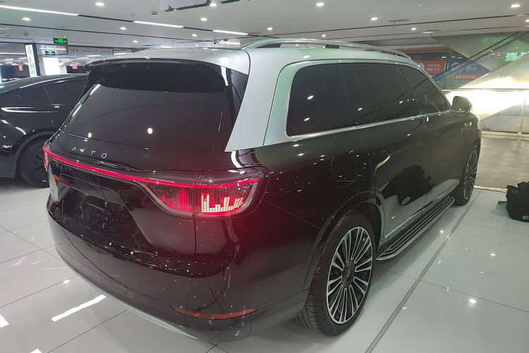 鸿蒙智行 问界M9 2024款 增程 Max版 52kWh 6座版车身外观6005