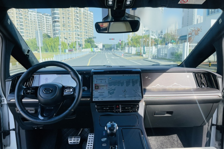 广汽传祺 传祺M8 2023款 宗师系列 400T 旗舰版中控内饰7002