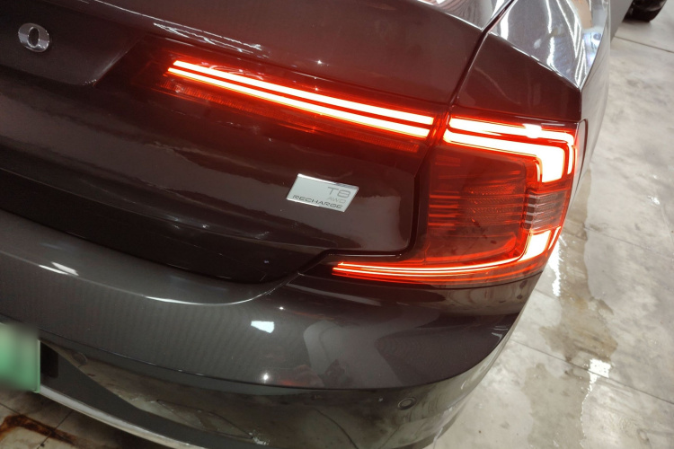 沃尔沃S90新能源 2022款 T8 E驱混动 智逸豪华版车身外观6006