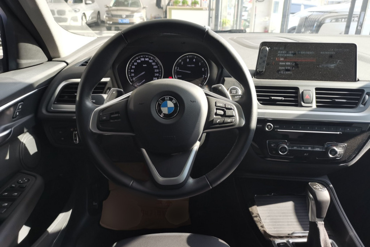 宝马1系 2018款 120i 设计套装型中控内饰13