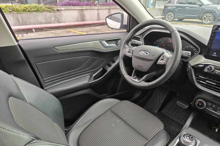 福特 福克斯 2020款 两厢 EcoBoost 180 自动锋潮型中控内饰7001
